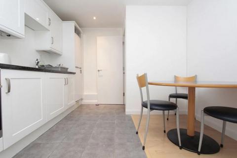 3 bedroom flat share to rent, Crediton Road