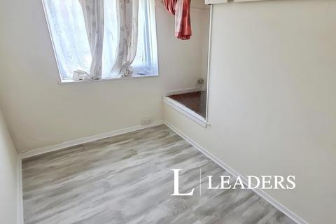 3 bedroom semi-detached house to rent, Victoria Avenue; Kidsgrove; ST7