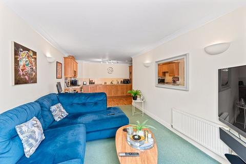 2 bedroom apartment for sale, Egremont Court, Wilderspool Causeway, Warrington