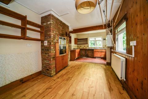 3 bedroom terraced house for sale, Hambro Road, London, SW16
