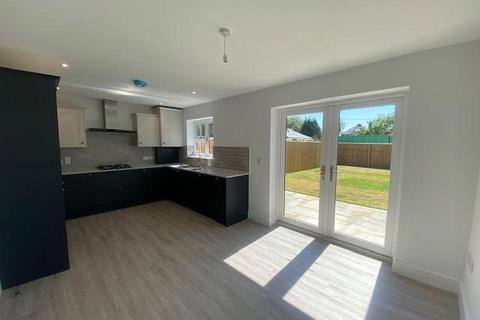 undefined, Worsley Road, Gurnard