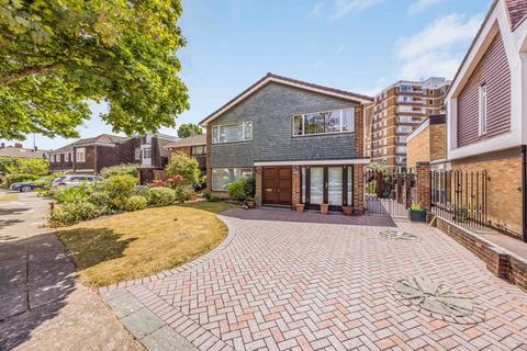4 bedroom detached house to rent, Slingsby Close, Southsea