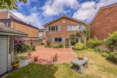 4 bedroom detached house to rent, Slingsby Close, Southsea