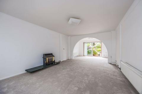 4 bedroom detached house to rent, Slingsby Close, Southsea