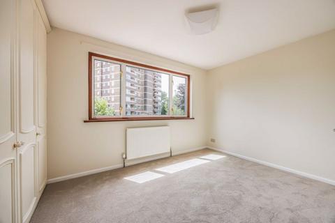 4 bedroom detached house to rent, Slingsby Close, Southsea