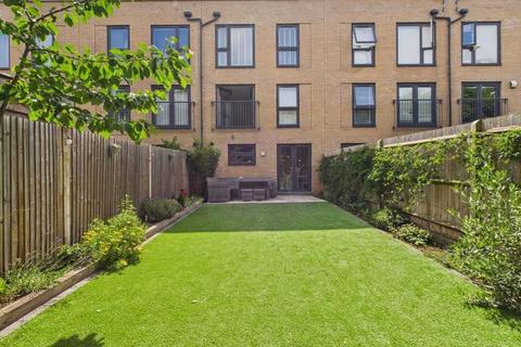 4 bedroom terraced house for sale, Starboard Crescent, Chatham