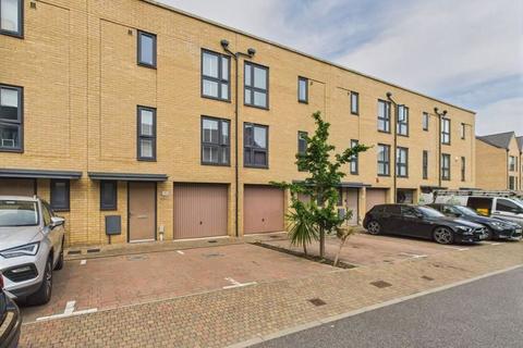 4 bedroom terraced house for sale, Starboard Crescent, Chatham