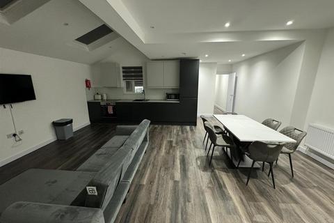 3 bedroom flat to rent, Mount Road, Hendon