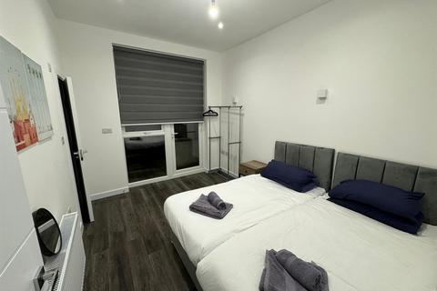 3 bedroom flat to rent, Mount Road, Hendon