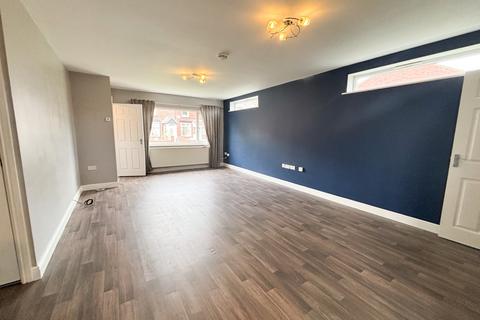 4 bedroom semi-detached house to rent, Bolton BL2