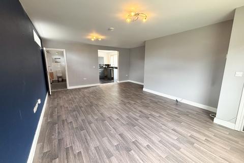 4 bedroom semi-detached house to rent, Bolton BL2