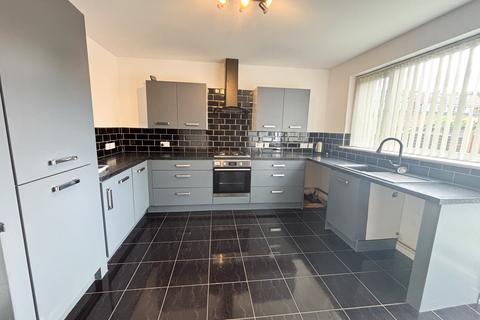 4 bedroom semi-detached house to rent, Bolton BL2