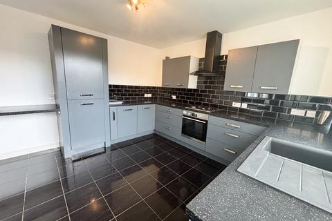 4 bedroom semi-detached house to rent, Bolton BL2