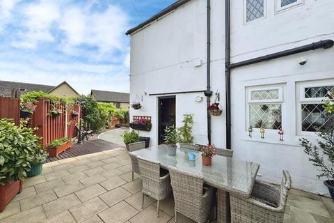 5 bedroom detached house for sale, Hare Park Lane, Hightown, Liversedge, WF15