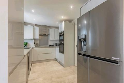 4 Emerald Drive, Oldham, OL1 4TL