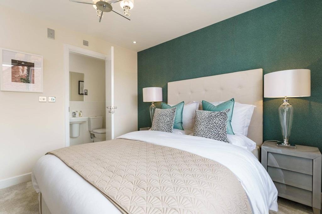 There&#39;s ample space in the main bedroom