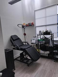 Hairdresser and barber shop to rent, 190 Camden High St London NW1 8QP