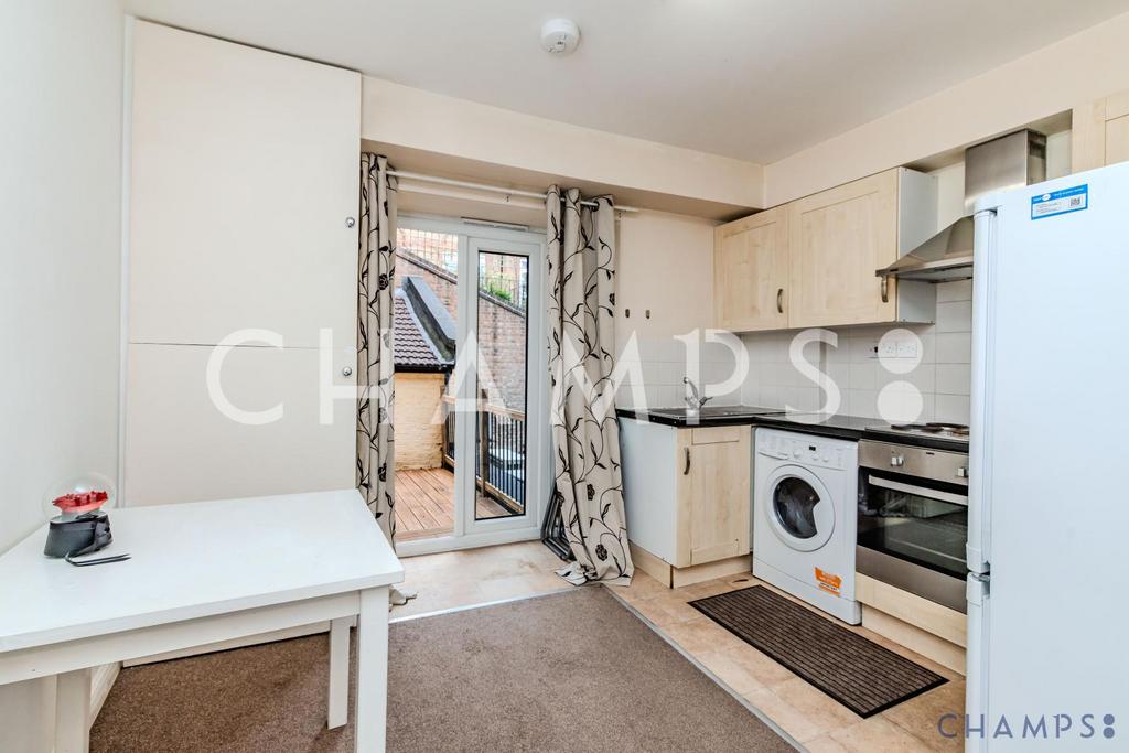 Room for let in 27 RED LION STREET