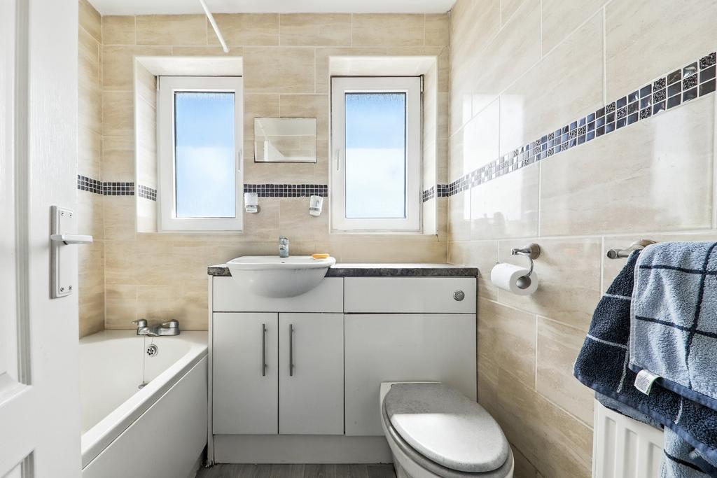 Katrina Grove-Ewe Move Pontefract.Bathroom