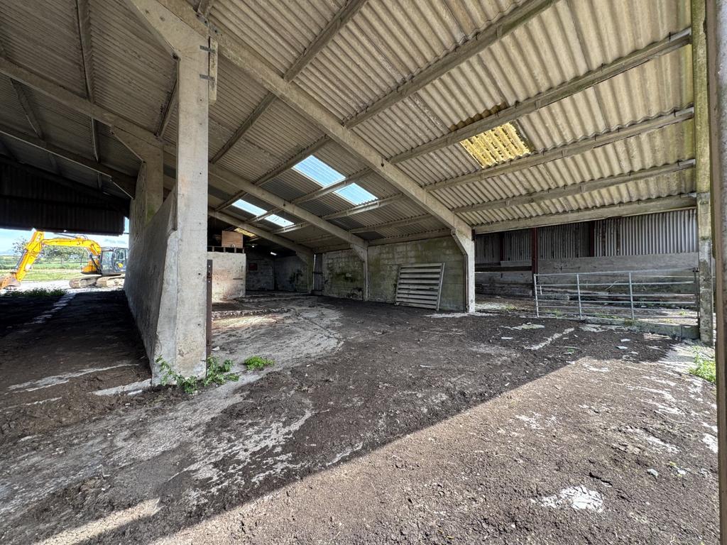 Further Lean-To Building