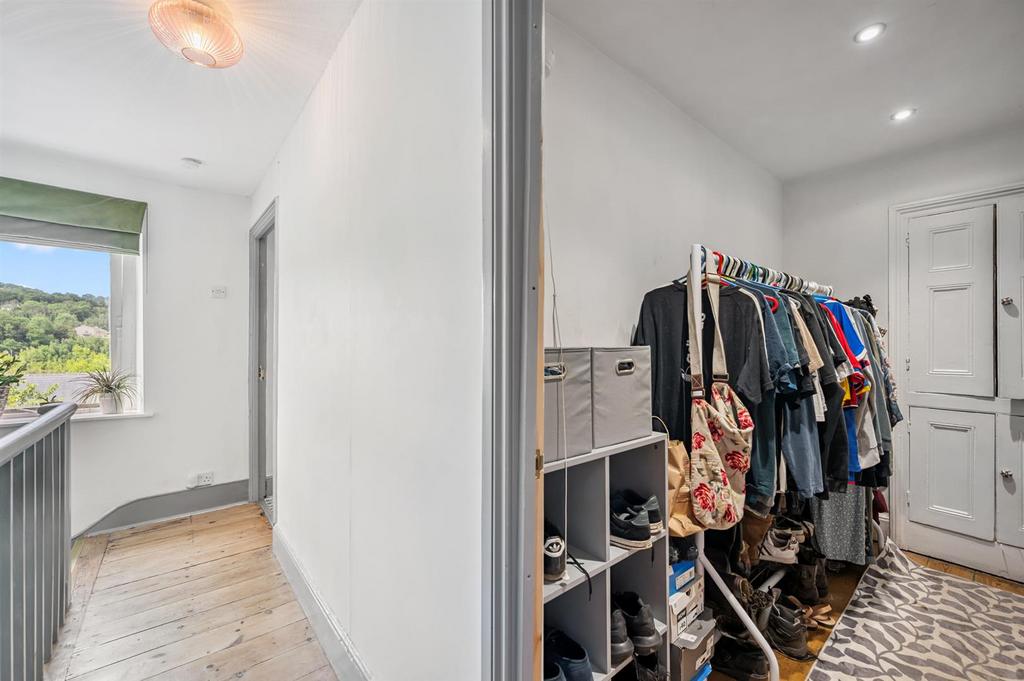 Walk-in Wardrobe.jpg