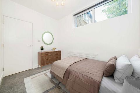 2 bedroom flat for sale, Dunstans Road, London SE22