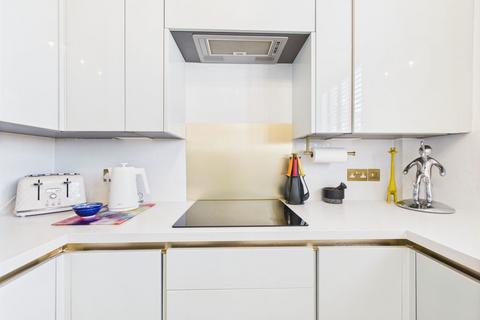 undefined, Osney Crescent, Paignto