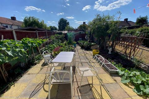 4 bedroom terraced house for sale, Hunters Hall Road, Dagenham