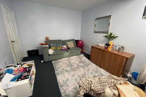 4 bedroom terraced house for sale, Hunters Hall Road, Dagenham