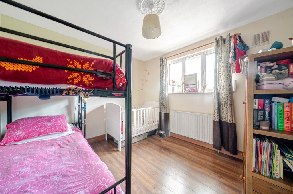 BEDROOM 2 :  (Rear)
