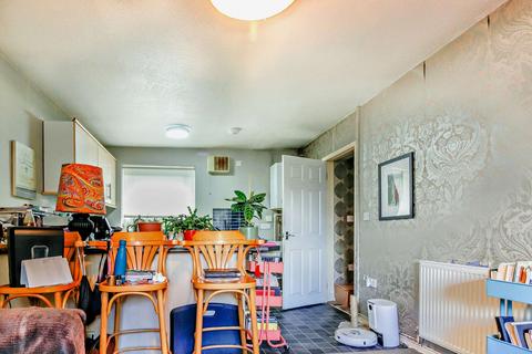 undefined, Ffordd Garnedd, Y Felinheli, LL56