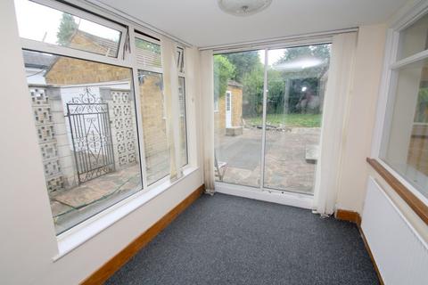 3 bedroom detached bungalow to rent, Riverside, Wraysbury, Staines-upon-Thames, TW19