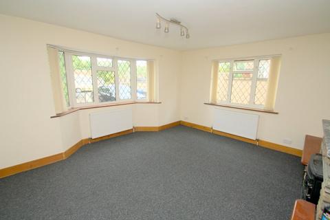 3 bedroom detached bungalow to rent, Riverside, Wraysbury, Staines-upon-Thames, TW19