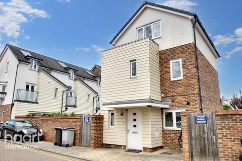3 bedroom detached house for sale, Pyle Close, ADDLESTONE