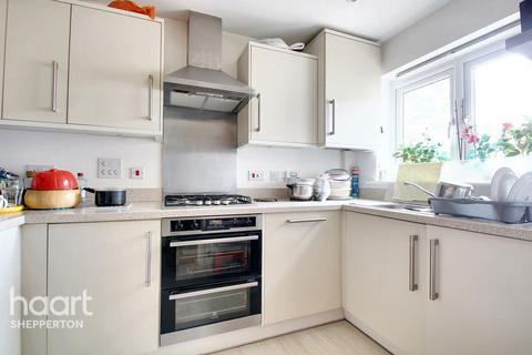 3 bedroom detached house for sale, Pyle Close, ADDLESTONE