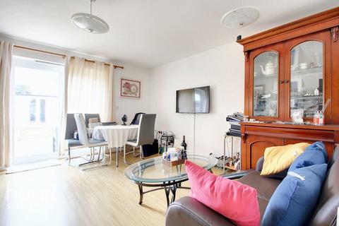 3 bedroom detached house for sale, Pyle Close, ADDLESTONE
