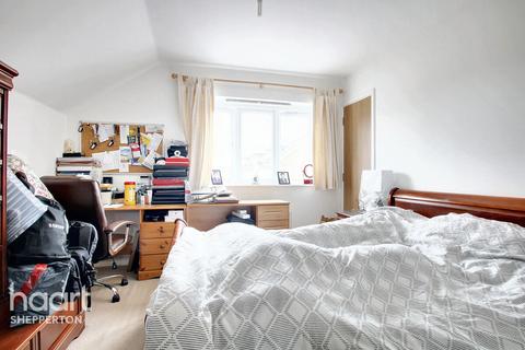 3 bedroom detached house for sale, Pyle Close, ADDLESTONE