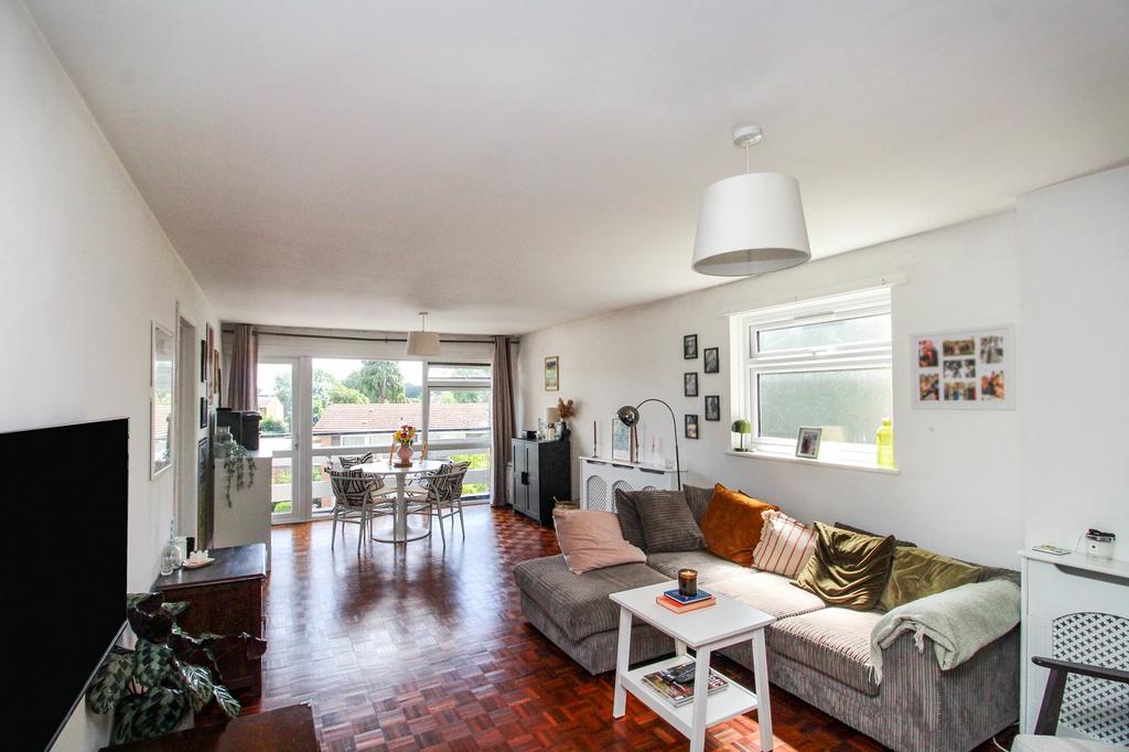 Lounge/Dining Room