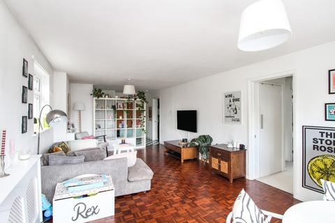 2 bedroom flat for sale, Shirley Road, Wallington, Surrey. SM6 9QD