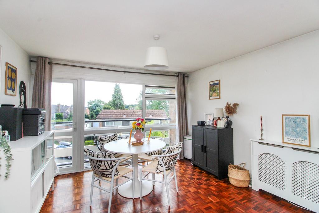 Lounge/Dining Room
