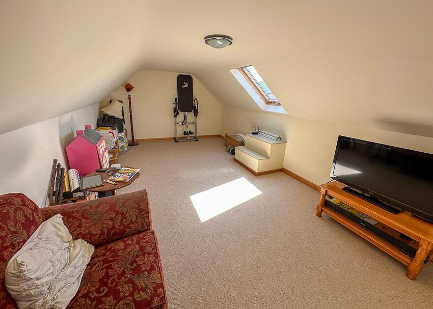 Attic bedroom 4