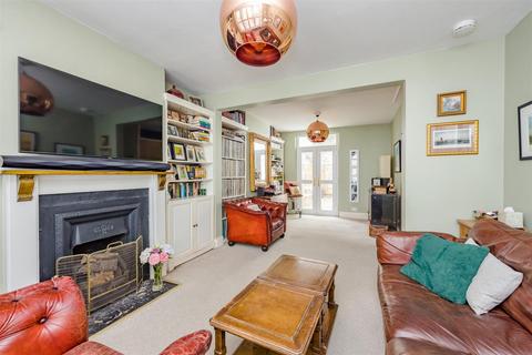 3 bedroom house to rent, Guildford Street, Brighton
