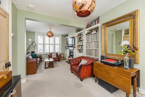 3 bedroom house to rent, Guildford Street, Brighton
