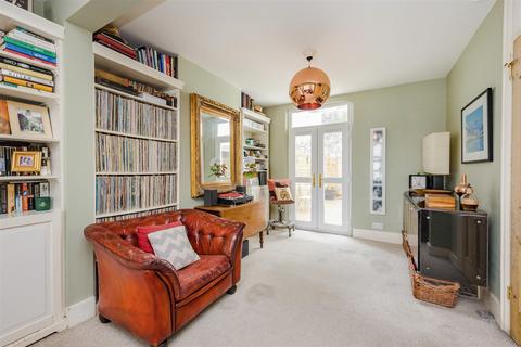 3 bedroom house to rent, Guildford Street, Brighton