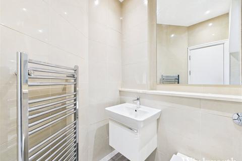Studio to rent, Uxbridge Road, London, W3