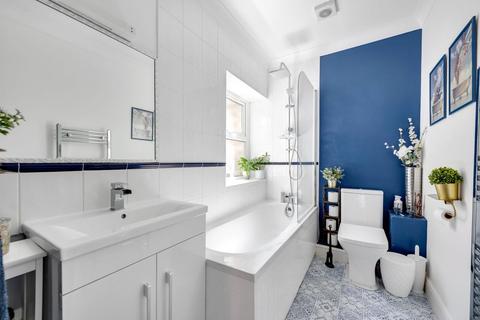 2 bedroom maisonette for sale, 23, Rydens Avenue, WALTON-ON-THAMES, Surrey, KT12