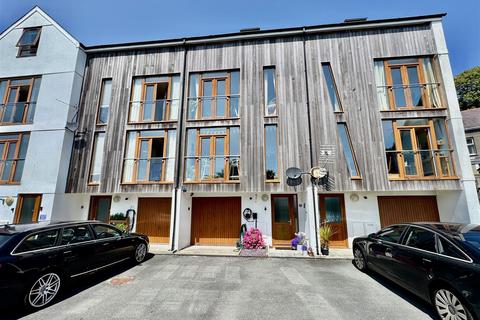 3 bedroom townhouse for sale, Lleyn Street, Pwllheli
