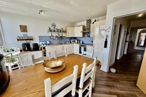 3 bedroom townhouse for sale, Lleyn Street, Pwllheli