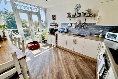 3 bedroom townhouse for sale, Lleyn Street, Pwllheli