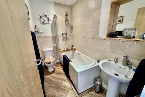 3 bedroom townhouse for sale, Lleyn Street, Pwllheli